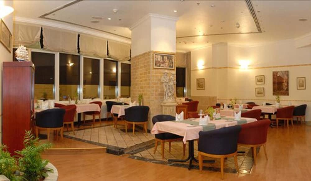 Grand Continental Hotel 3*