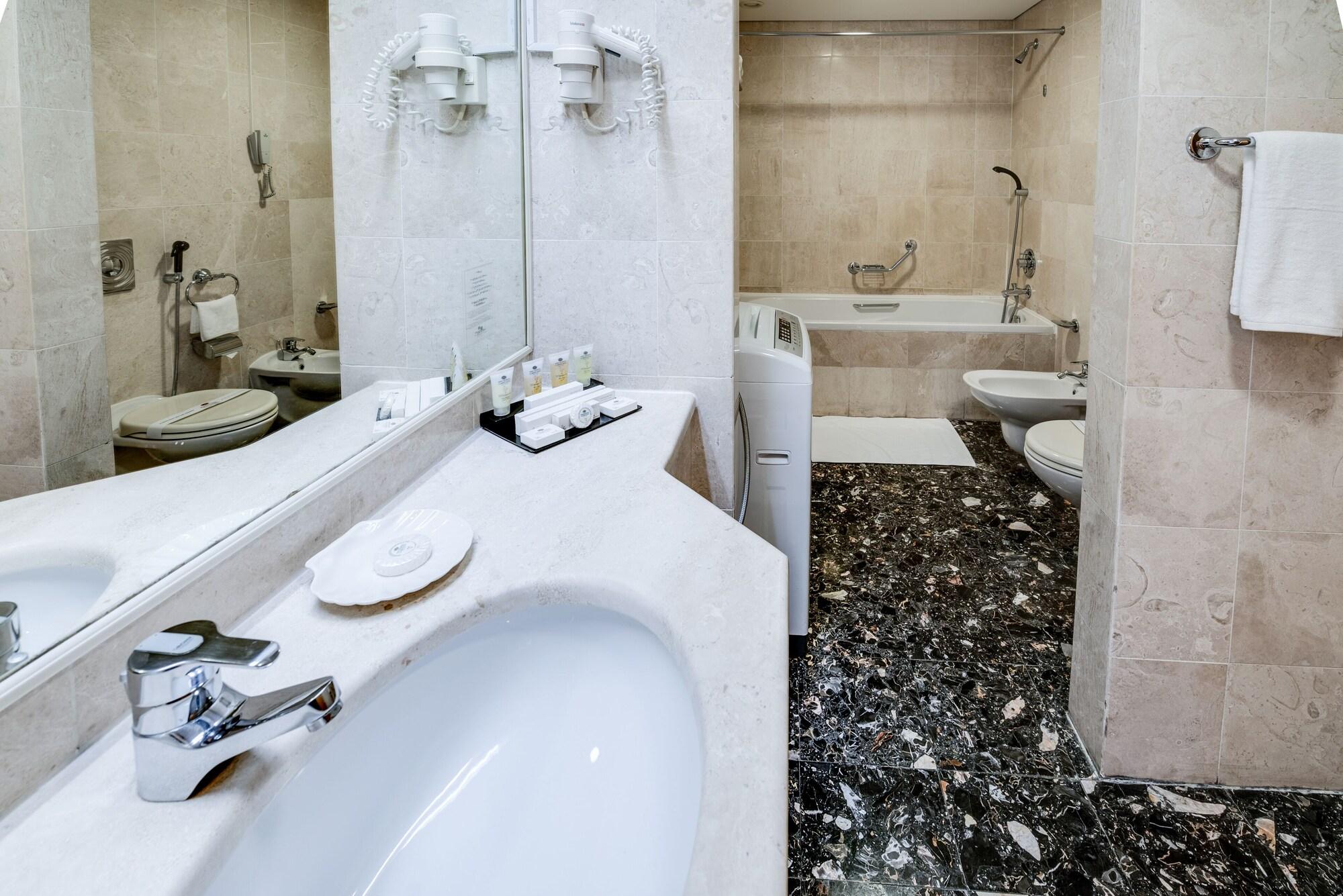 Grand Continental Hotel 3*
