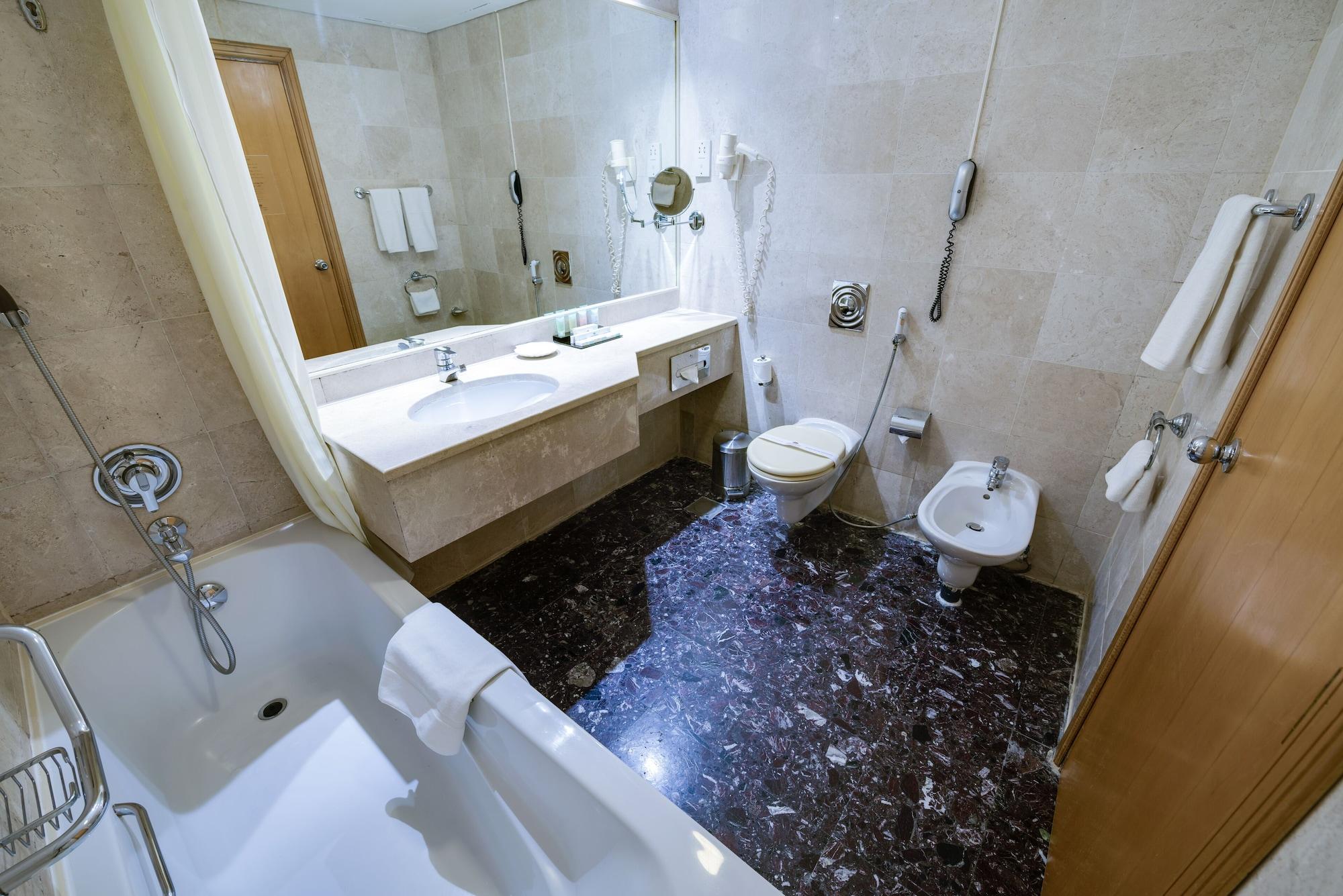 Grand Continental Hotel 3*